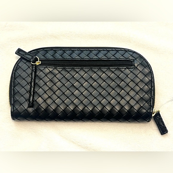 Safe Keeper Women’s Black Woven Clutch Wallet Gold Accent Zipper Like New - Picture 5 of 11